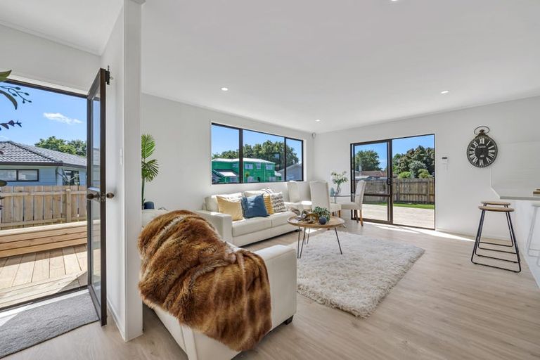 Photo of property in 3/10 Ebenezer Way, Clendon Park, Auckland, 2103