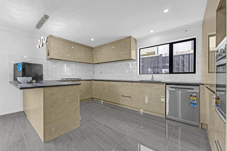 Photo of property in 26a Russell Road, Manurewa, Auckland, 2102