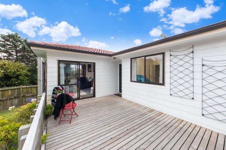 Photo of property in 9 Panzic Place, Glen Eden, Auckland, 0602
