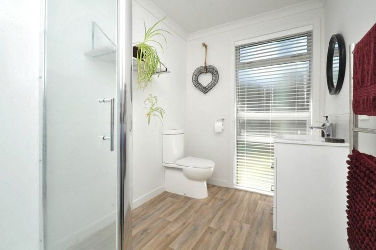 Photo of property in 5a Hobbs Road, Matakatia, Whangaparaoa, 0930