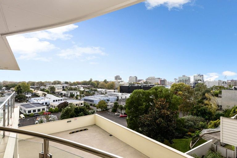 Photo of property in 40d Thackeray Street, Hamilton Lake, Hamilton, 3204