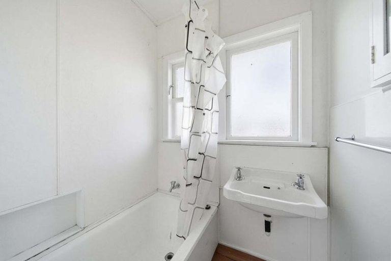 Photo of property in 50-52 Cameron Crescent, Masterton, 5810