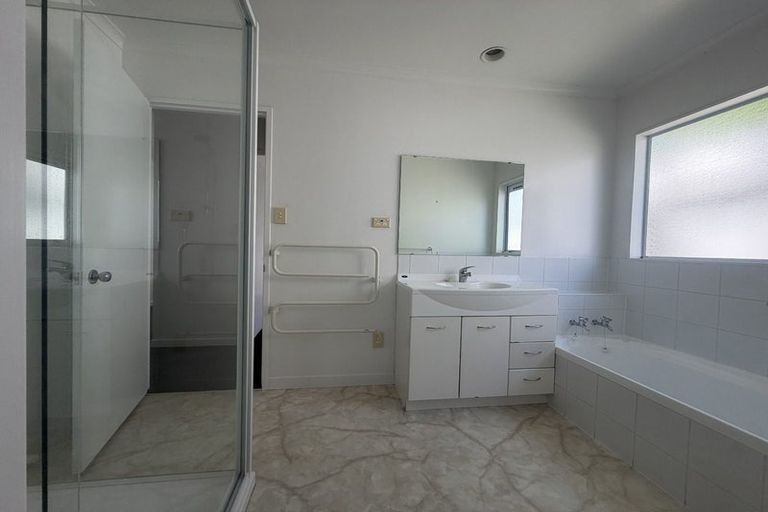 Photo of property in 42a Ngatai Road, Otumoetai, Tauranga, 3110