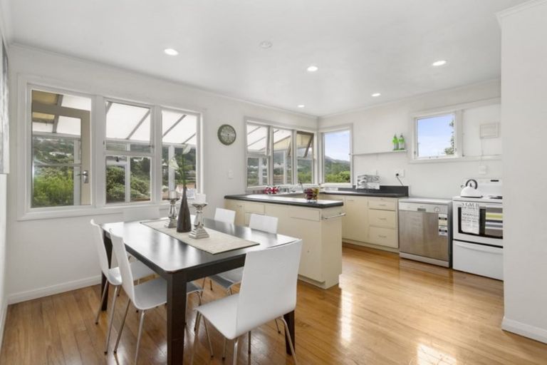 Photo of property in 14 Hinau Street, Tawa, Wellington, 5028