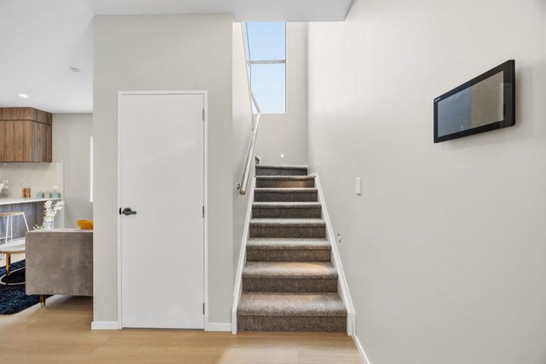 Photo of property in 60c Hutchinsons Road, Bucklands Beach, Auckland, 2014