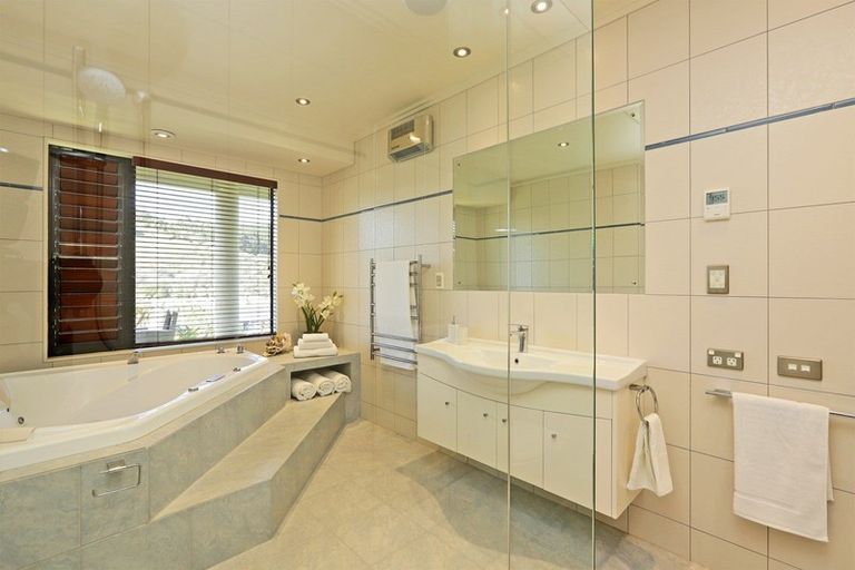 Photo of property in 102 Kent Terrace, Taradale, Napier, 4112