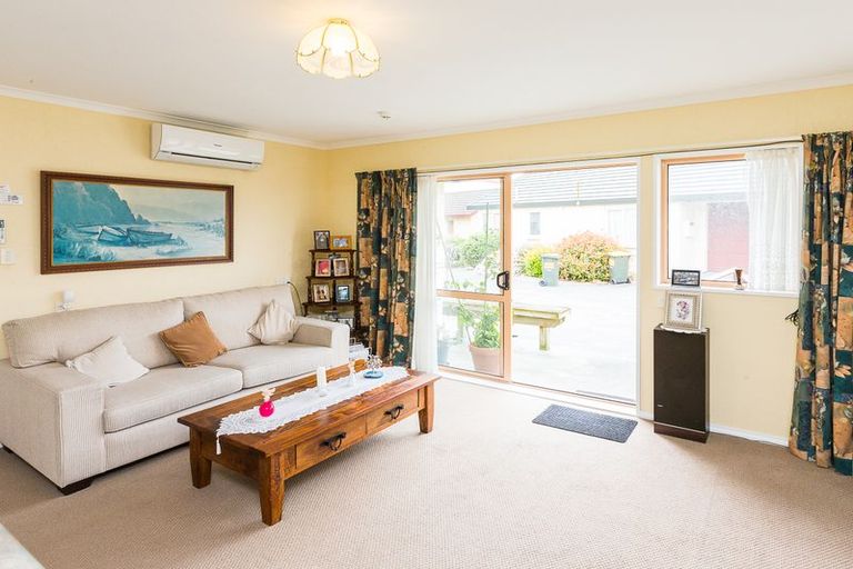 Photo of property in 8 Foxtail Fern, Kelvin Grove, Palmerston North, 4414