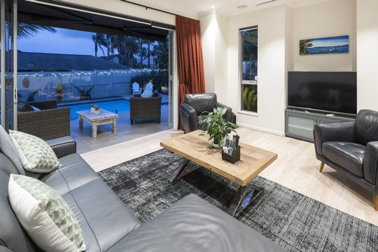 Photo of property in 43 Manor Park, Sunnyhills, Auckland, 2010