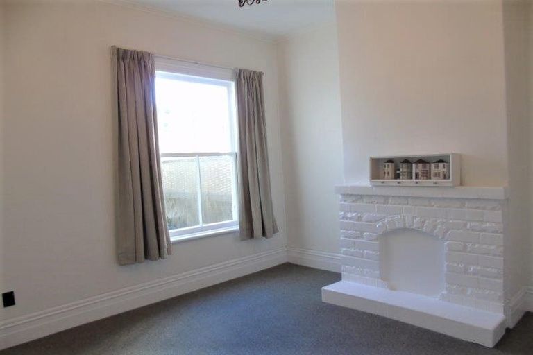 Photo of property in 12 Edge Hill, Mount Victoria, Wellington, 6011