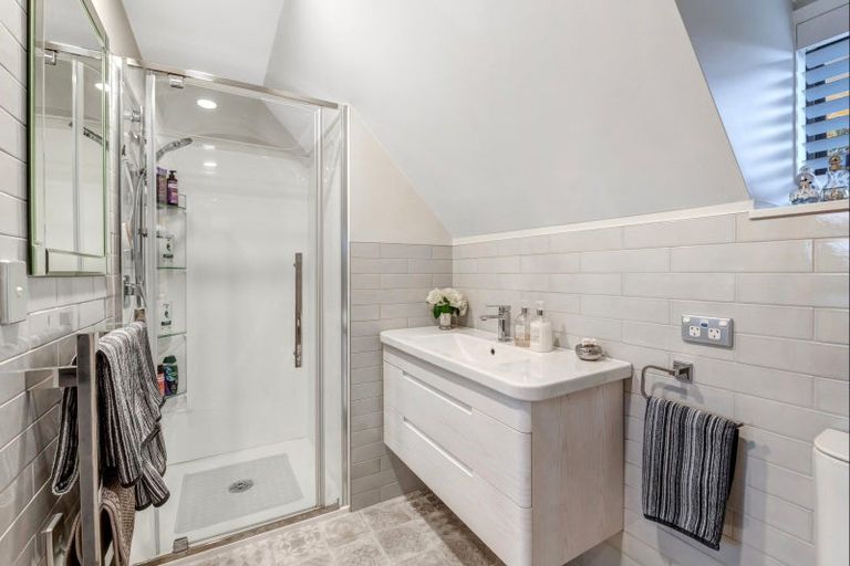 Photo of property in 1 Cross Street, Manly, Whangaparaoa, 0930