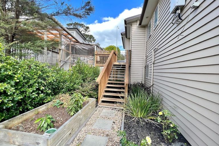 Photo of property in 92a Schnapper Rock Road, Schnapper Rock, Auckland, 0632