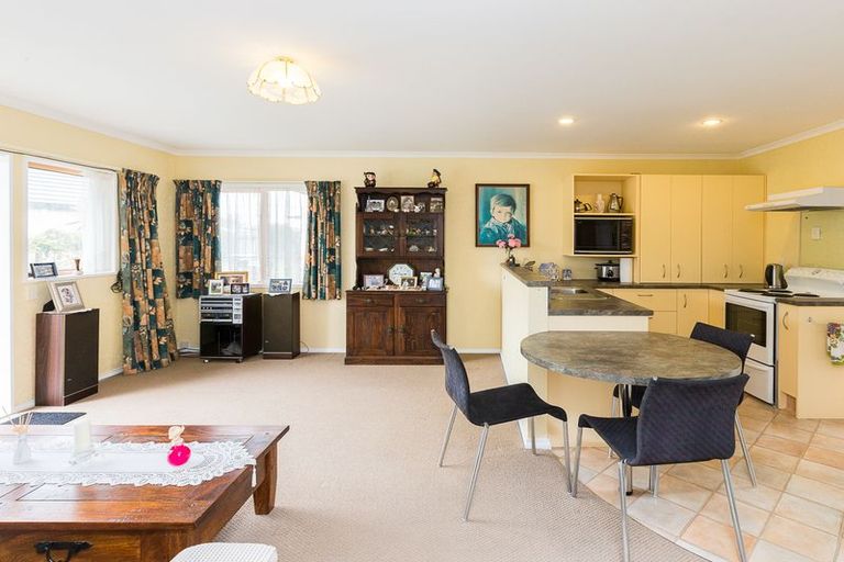 Photo of property in 8 Foxtail Fern, Kelvin Grove, Palmerston North, 4414