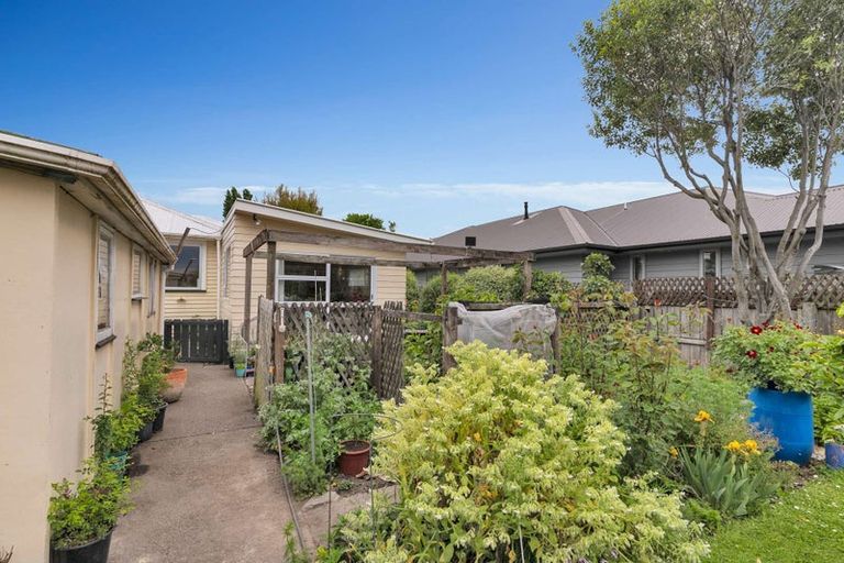 Photo of property in 73 Corson Avenue, Beckenham, Christchurch, 8023