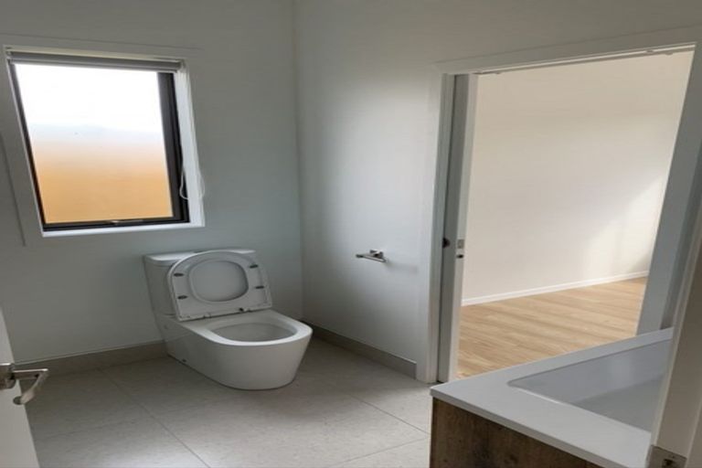 Photo of property in 5a Tawa Road, Te Atatu Peninsula, Auckland, 0610