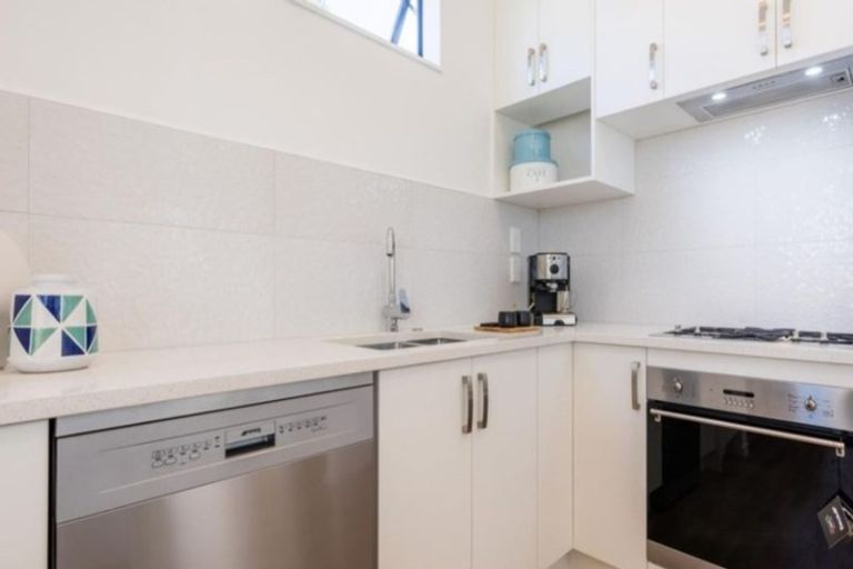 Photo of property in 72 Craigs Way, Hobsonville, Auckland, 0616