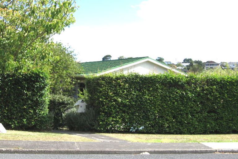 Photo of property in 1/9 Bevyn Street, Castor Bay, Auckland, 0620