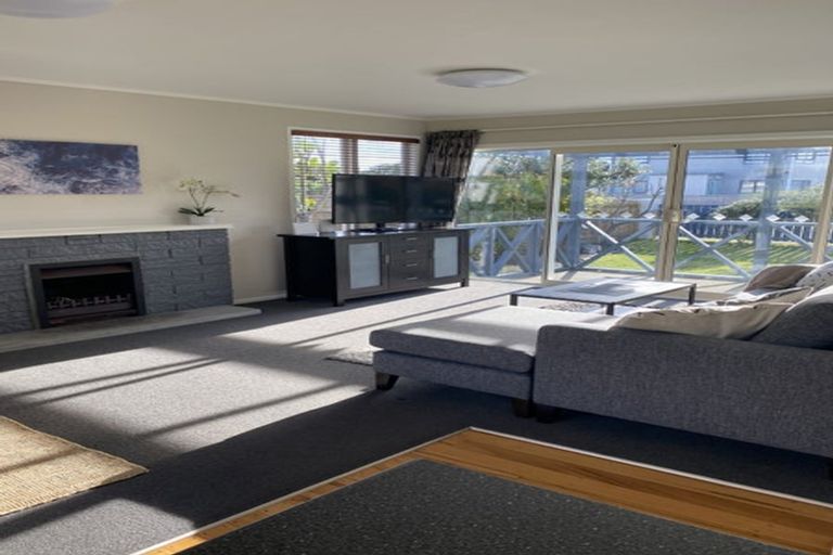 Photo of property in 53 William Street, Waikanae Beach, Waikanae, 5036
