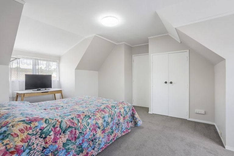 Photo of property in 229 Edmonton Road, Te Atatu South, Auckland, 0610