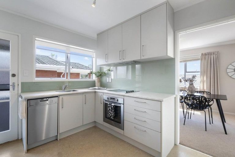 Photo of property in 1/6 Reydon Place, Cockle Bay, Auckland, 2014