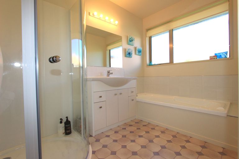 Photo of property in 34 Magnolia Drive, Springlands, Blenheim, 7201