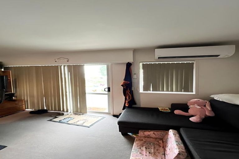 Photo of property in 1/3 Kiwi Esplanade, Mangere Bridge, Auckland, 2022