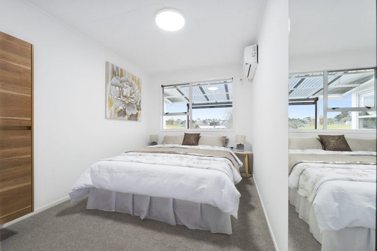 Photo of property in 92 Gallony Avenue, Massey, Auckland, 0614