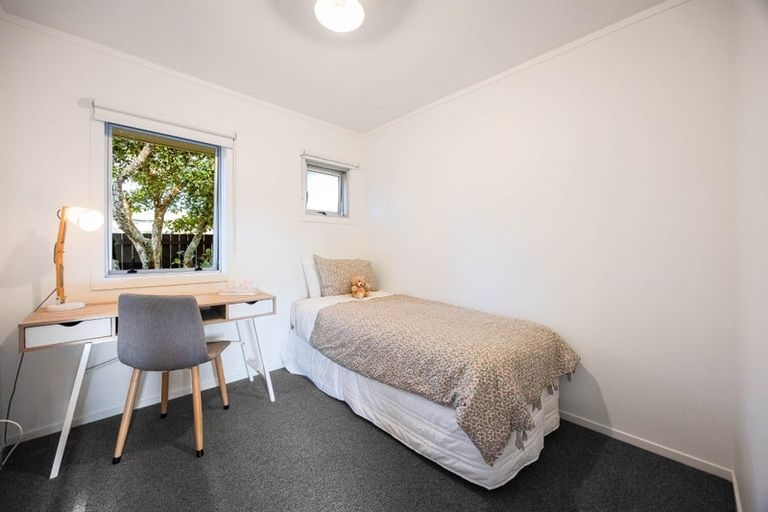 Photo of property in 2/14 Rowan Terrace, Te Atatu South, Auckland, 0610