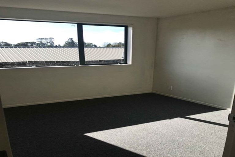 Photo of property in 36 Woodbank Drive, Glen Eden, Auckland, 0602