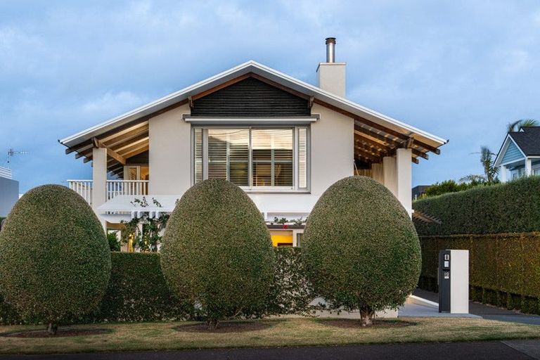 Photo of property in 19 Muritai Road, Milford, Auckland, 0620