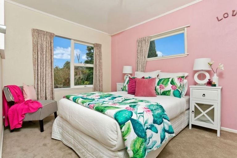 Photo of property in 18 Bentley Avenue, Glenfield, Auckland, 0629