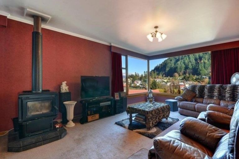 Photo of property in 6 Weaver Street, Queenstown, 9300