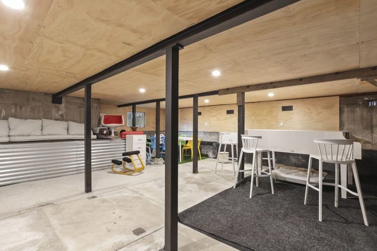 Photo of property in 43 Atkinson Road, Titirangi, Auckland, 0604