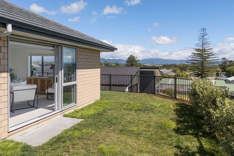 Photo of property in 17 Te Kaka Place, Omokoroa, 3114
