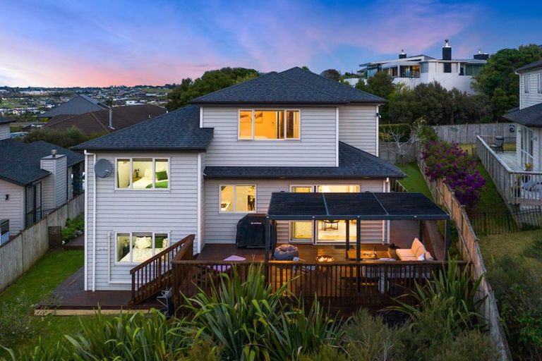 Photo of property in 9 Taraire Place, Orewa, 0931