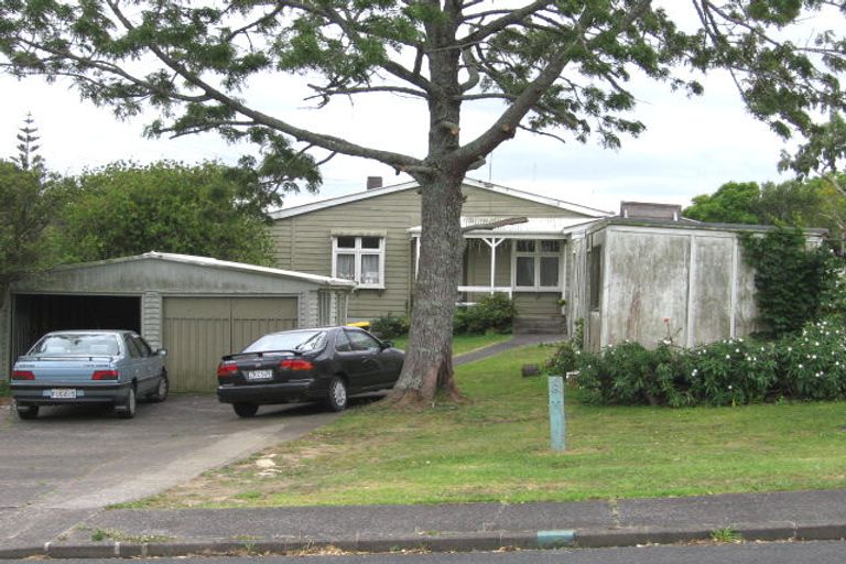 Photo of property in 19 Domain Road, Glenfield, Auckland, 0629