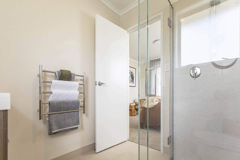 Photo of property in 51 Rorotu Avenue, Karaka, 2113