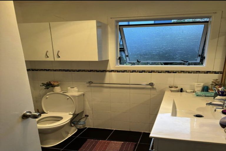 Photo of property in 15 Noeleen Street, Glenfield, Auckland, 0629