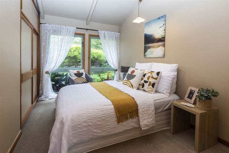 Photo of property in 20 Raekura Place, Redcliffs, Christchurch, 8081