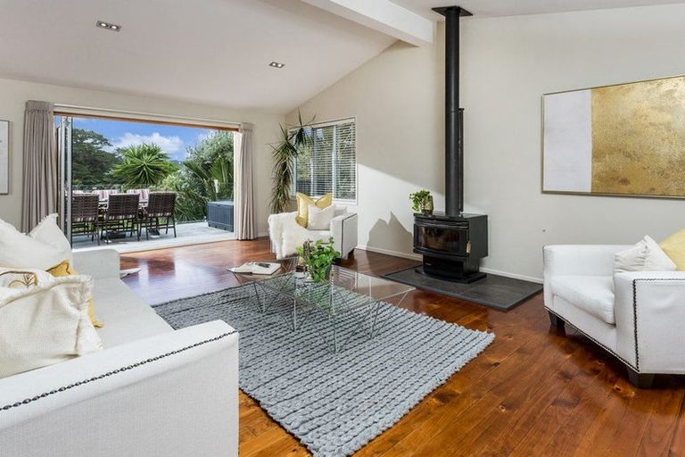 Photo of property in 19 Valerie Crescent, Okura, Albany, 0792