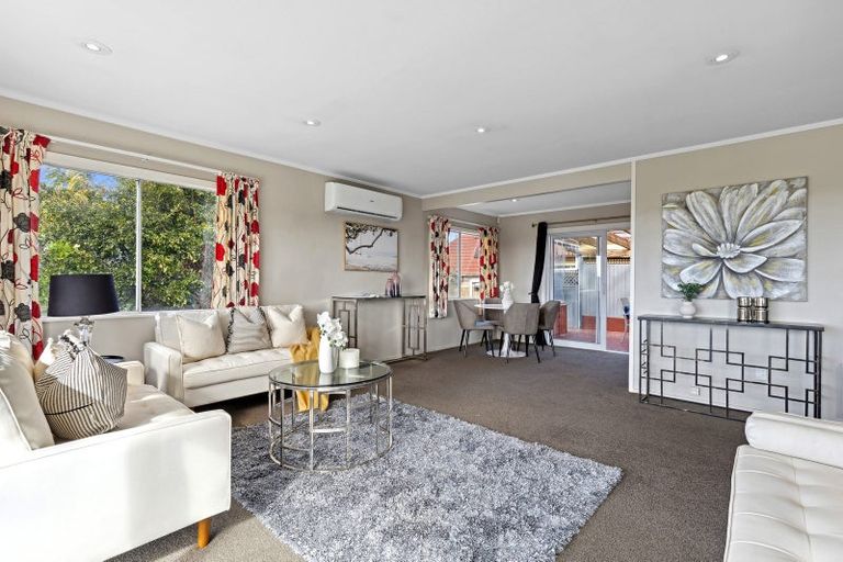 Photo of property in 1/15 Valdese Rise, Browns Bay, Auckland, 0630