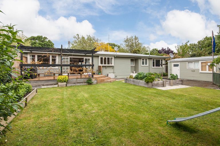 Photo of property in 577 Featherston Street, Roslyn, Palmerston North, 4414