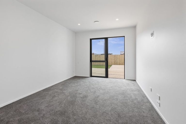 Photo of property in 16 Herridge Street, Woodend, 7691