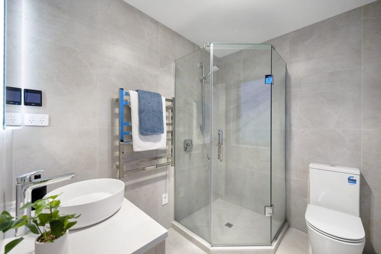 Photo of property in 10 Kina Place, Long Bay, Auckland, 0630