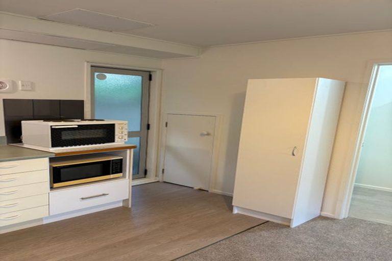 Photo of property in 1/3 Pohutukawa Avenue, Shelly Park, Auckland, 2014