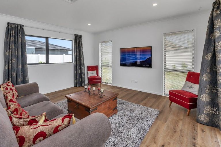 Photo of property in 46 Maturiki Drive, One Tree Point, 0118