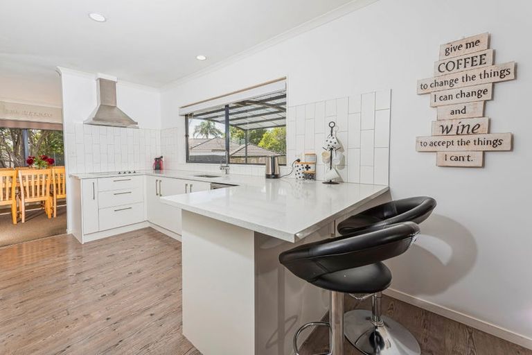 Photo of property in 12 Reybert Place, Massey, Auckland, 0614