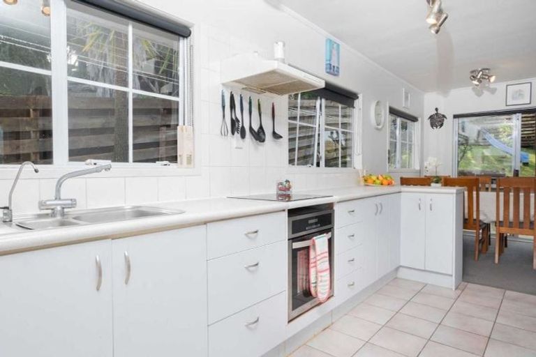 Photo of property in 48 Donovan Avenue, Massey, Auckland, 0614