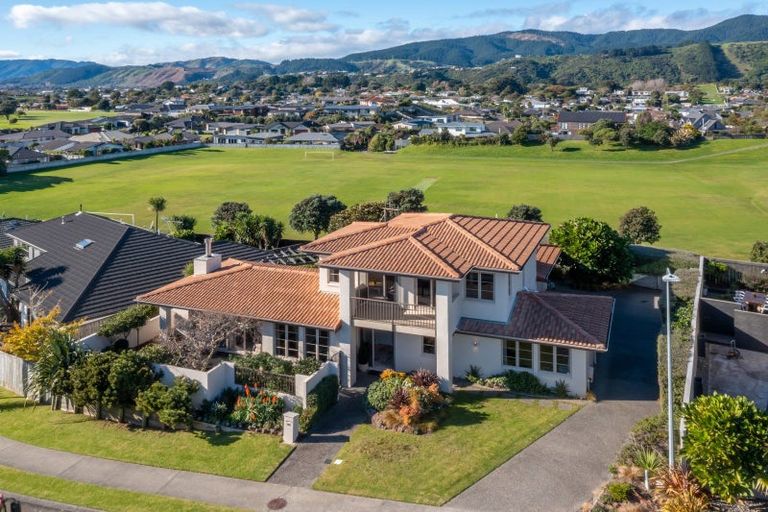 Photo of property in 136 Renown Road, Raumati South, Paraparaumu, 5032