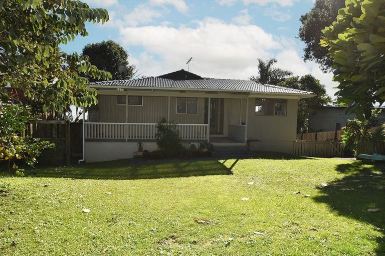 Photo of property in 24 Domain Crescent, Muriwai, Waimauku, 0881