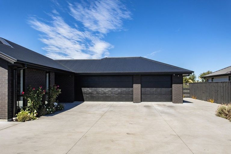 Photo of property in 31 Angus Place, Rangiora, 7400